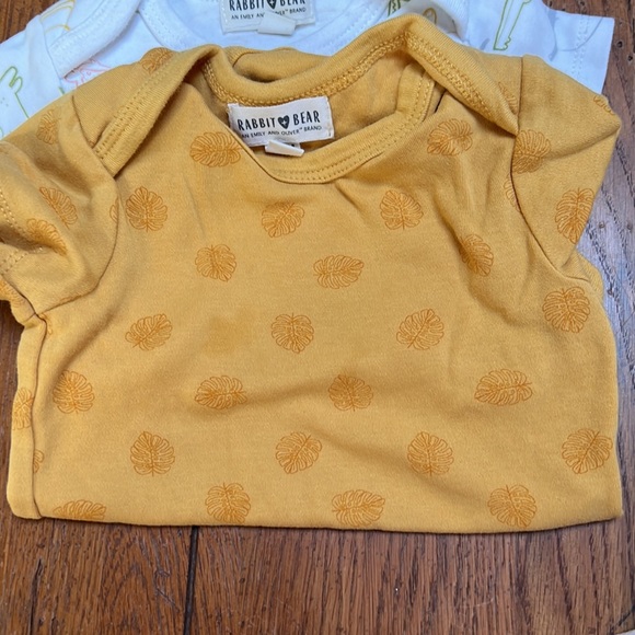 3 Pack Rabbit ❤️Bear 6-9m - Picture 3 of 4